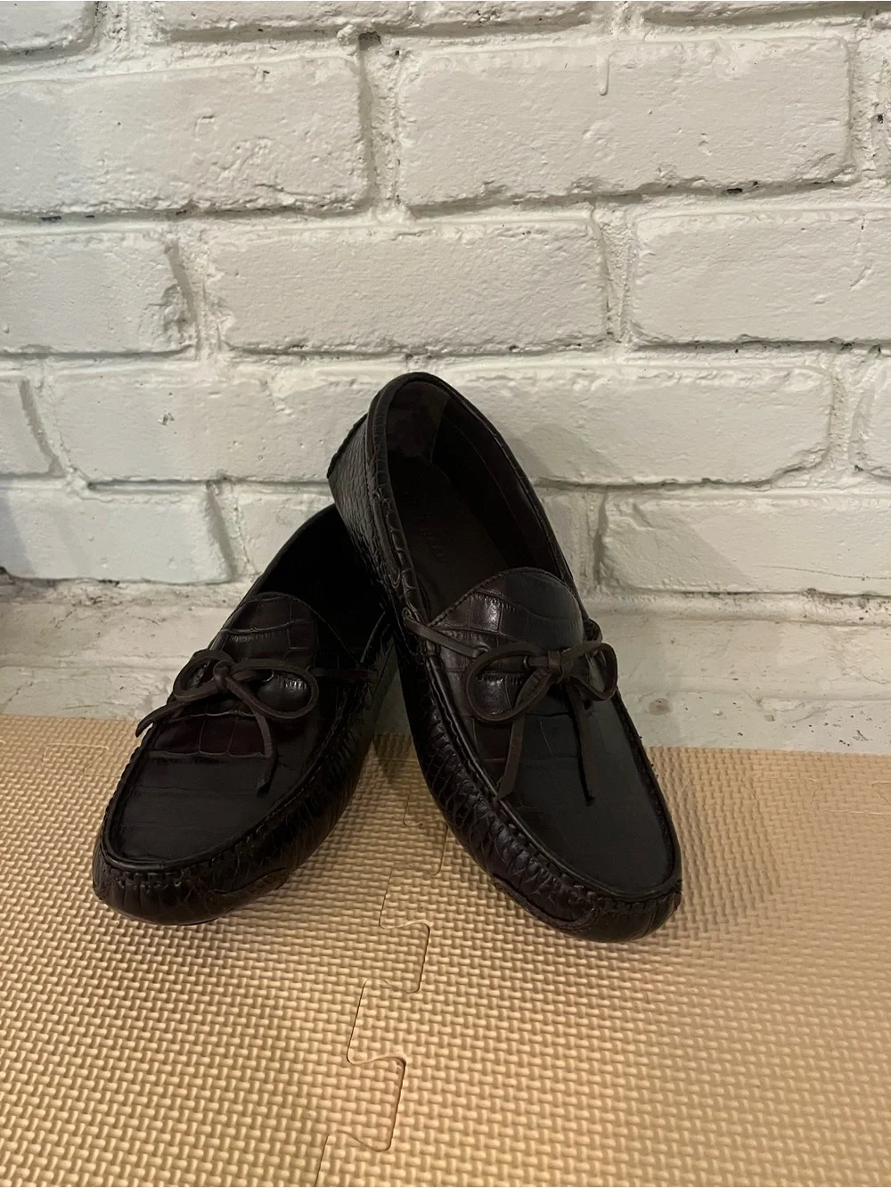 Cole Haan C28526 Gunnison Driver Dark Brown Leather Loafers with Bow 9.5